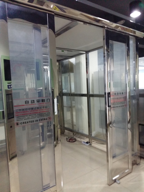 貨淋室 貨淋室是貨物進(jìn)入潔凈室所必需的通道,它可以減少貨物進(jìn)出潔凈室所帶來(lái)的污染問(wèn)題。