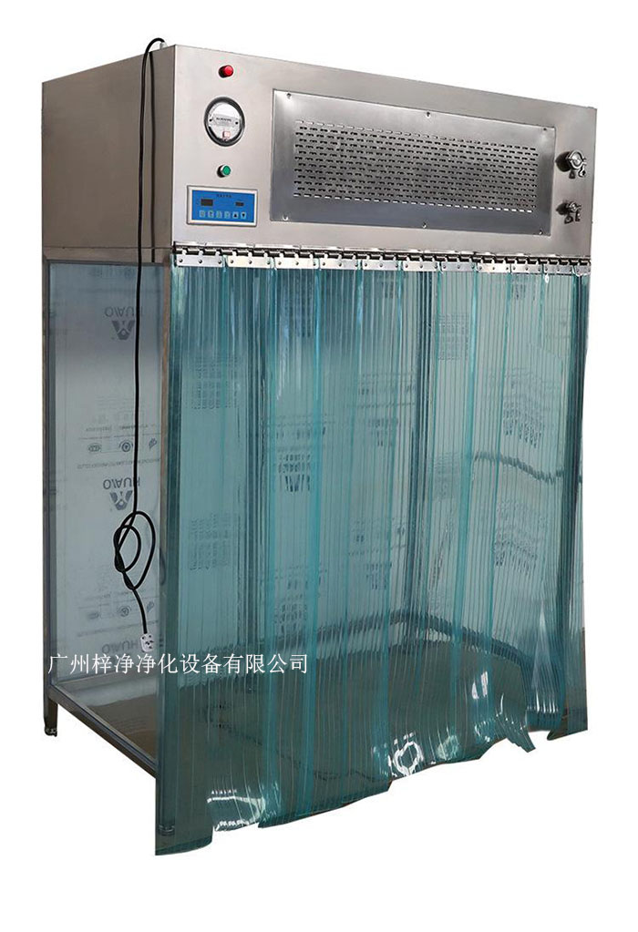 層流罩通常用于醫院手術室、實驗室、潔凈室等場所,以確保室內環境的清潔和衛生。 層流罩通常用于醫院手術室、實驗室、潔凈室等場所,以確保室內環境的清潔和衛生。